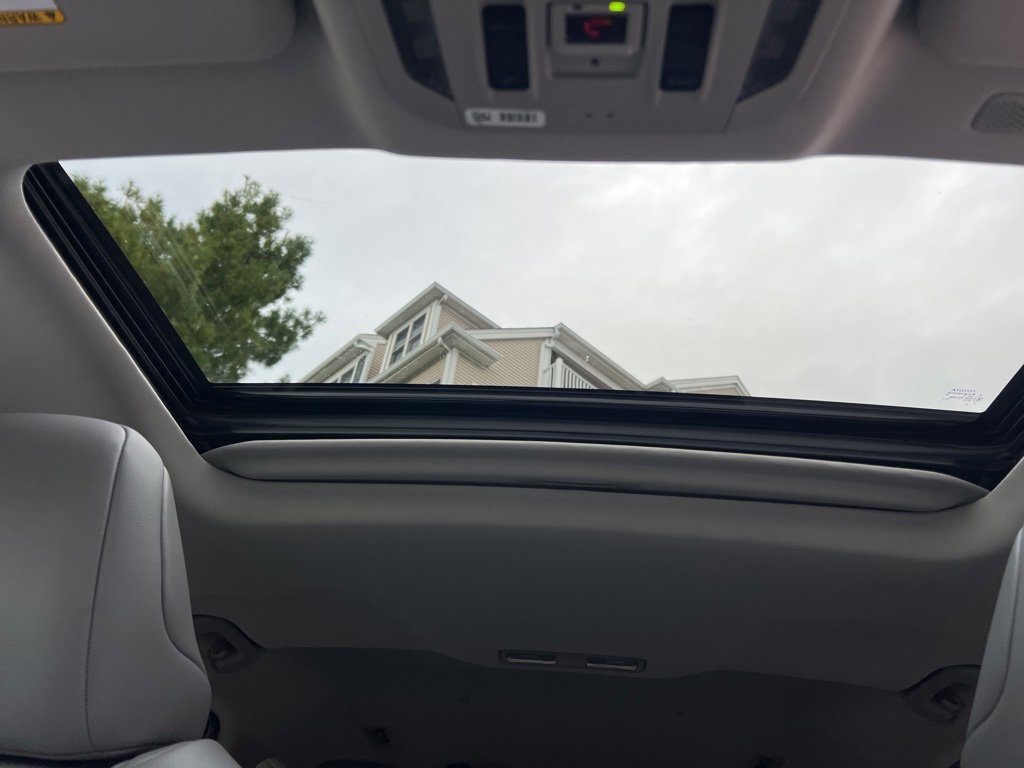 Used 2022 Toyota Highlander XLE image 22