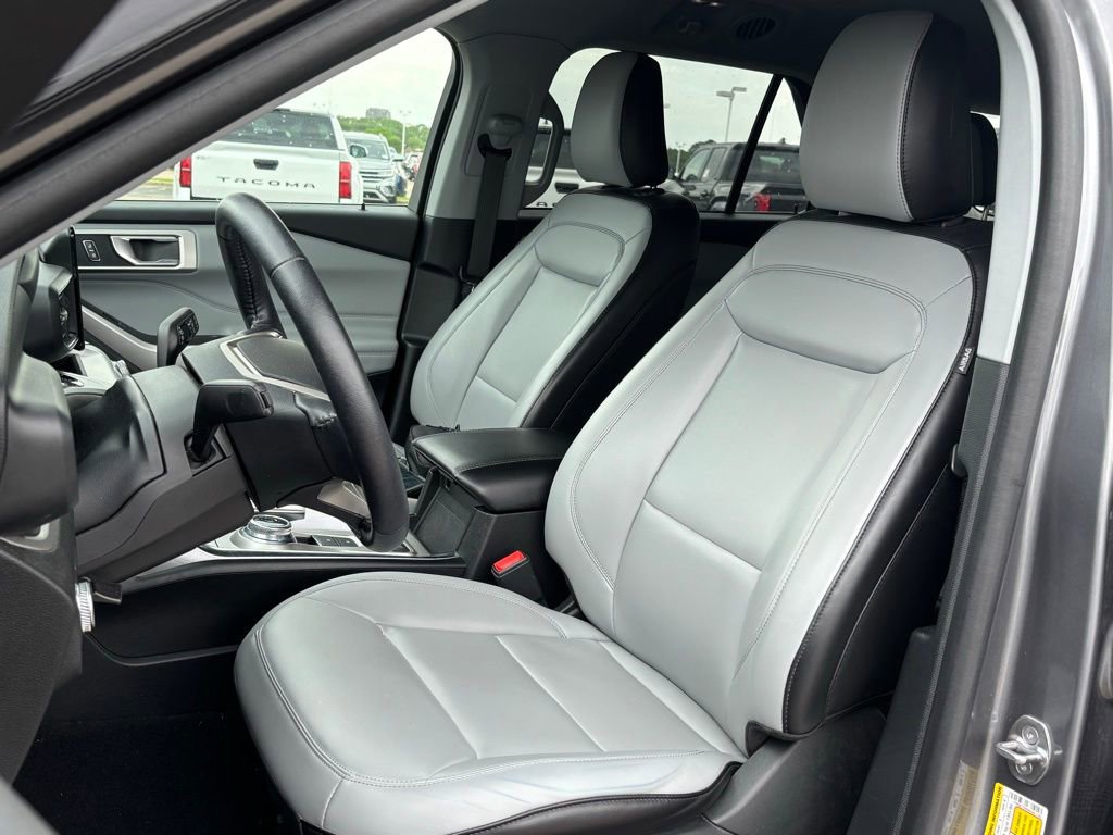 Used 2021 Ford Explorer XLT w/ Equipment Group 202A image 8