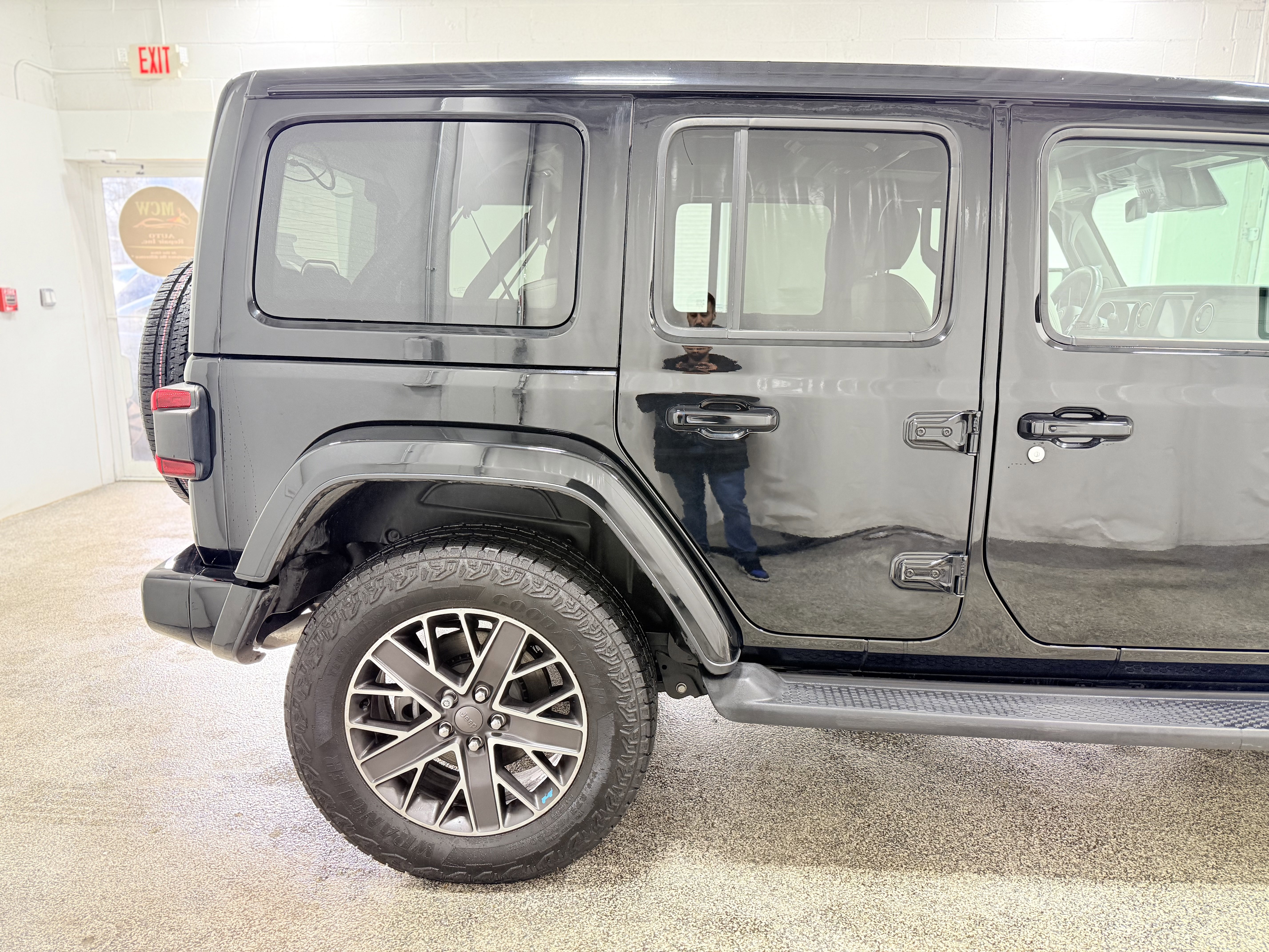 Used 2022 Jeep Wrangler Unlimited Sahara image 9