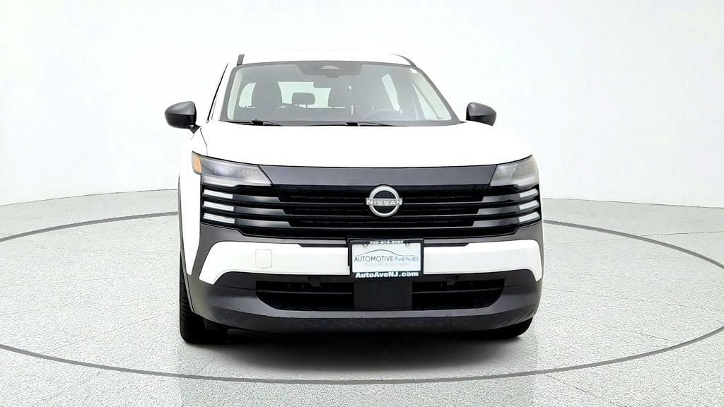 Used 2025 Nissan Kicks S AWD/4WD image 2