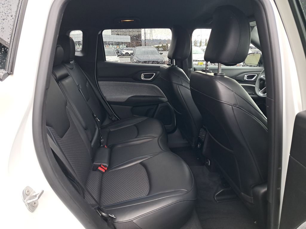 Used 2023 Jeep Compass Latitude image 16