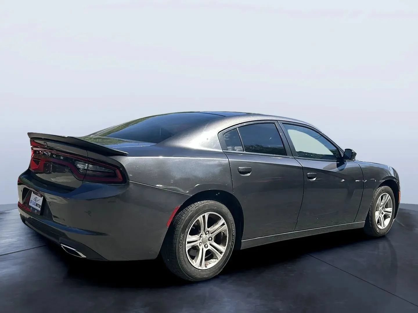 Used 2019 Dodge Charger SXT RWD image 5