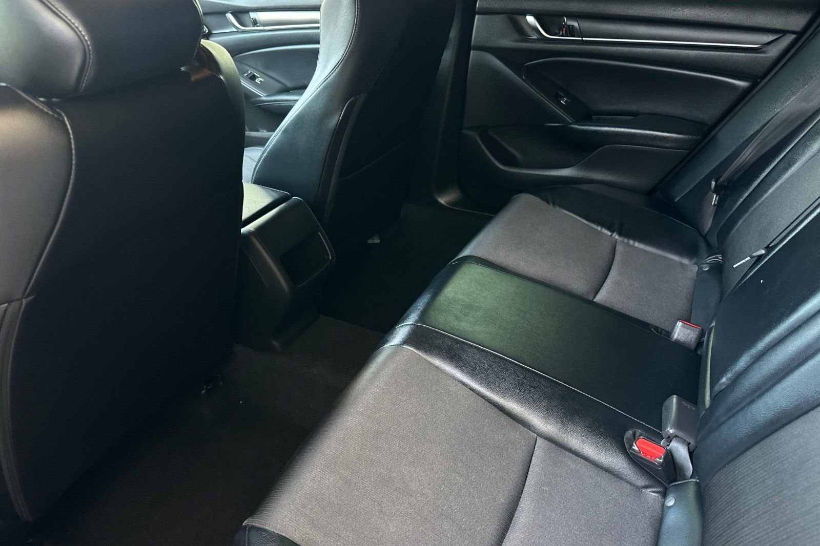 Used 2018 Honda Accord Sport image 12