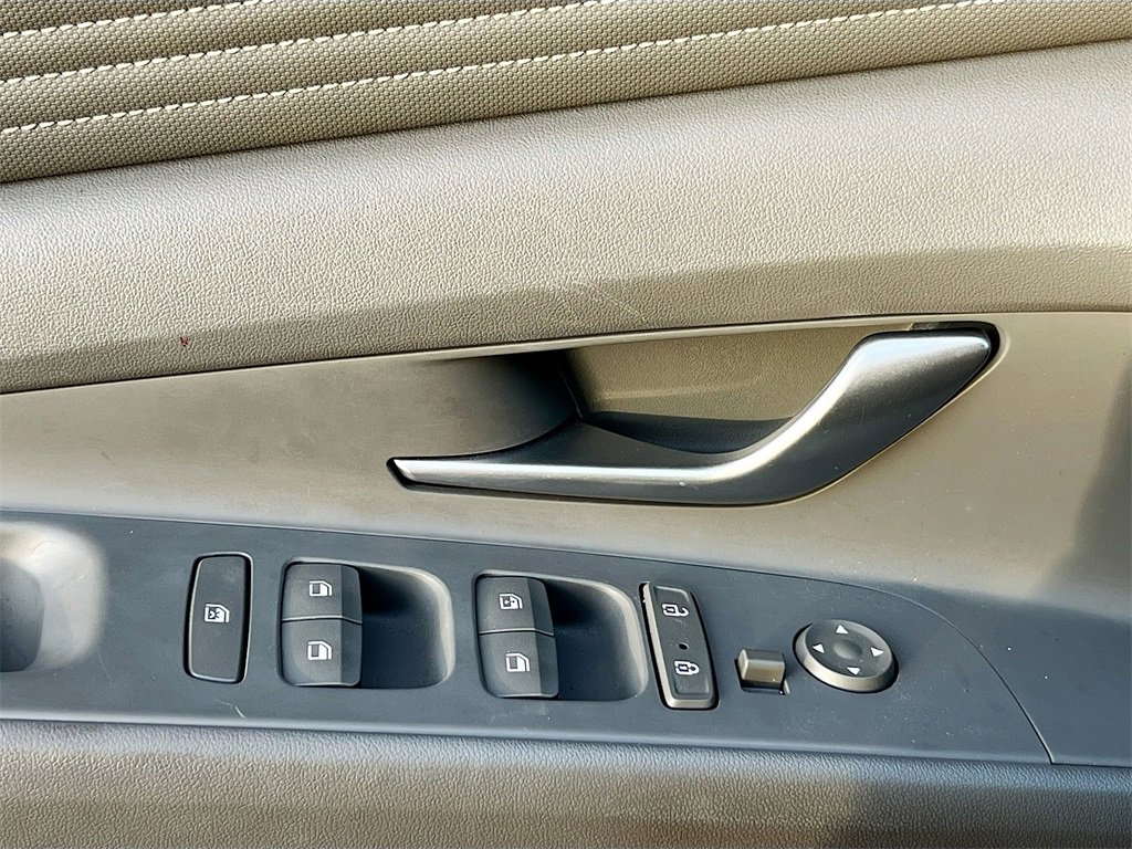 Used 2023 Hyundai Elantra SEL w/ Convenience Package image 18