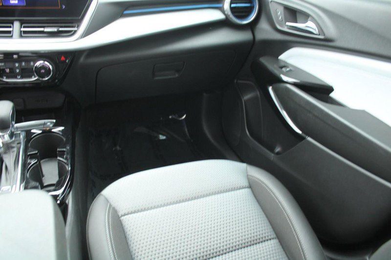 Certified 2024 Chevrolet Trax LT w/ Driver Confidence Package image 17