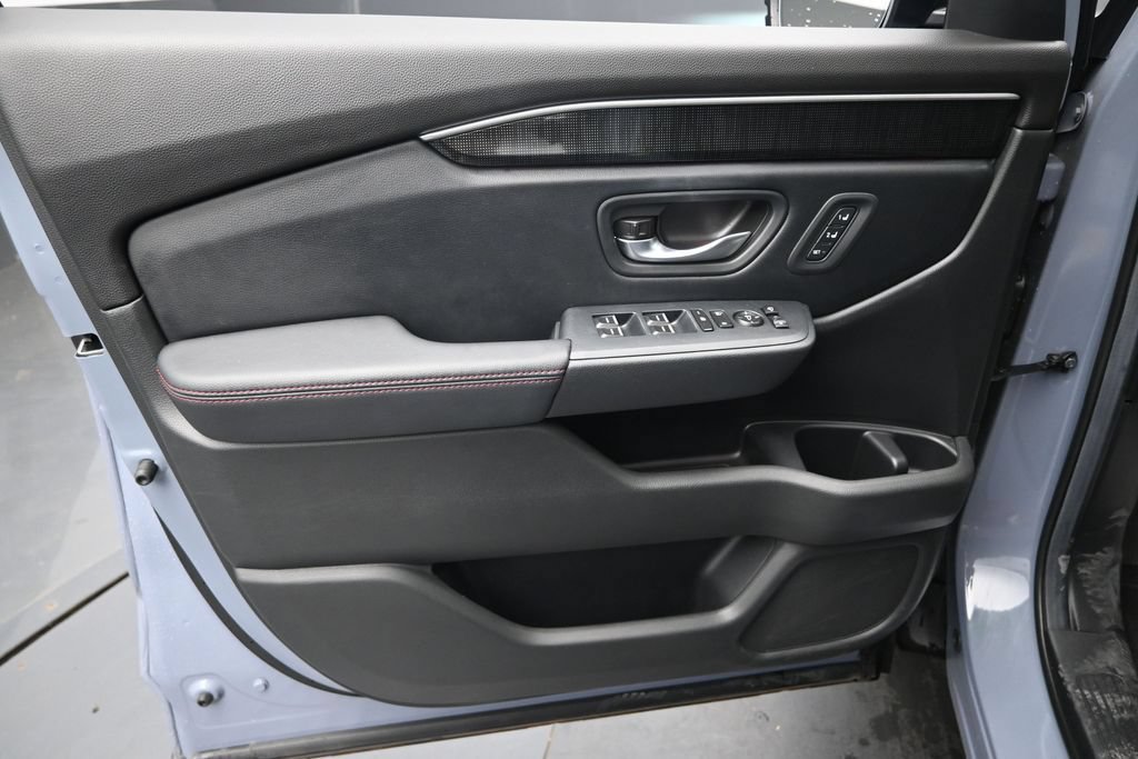 Used 2025 Honda Pilot Black Edition image 18