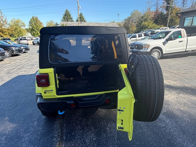 Used 2024 Jeep Wrangler Unlimited w/ Convenience Group AWD/4WD image 21