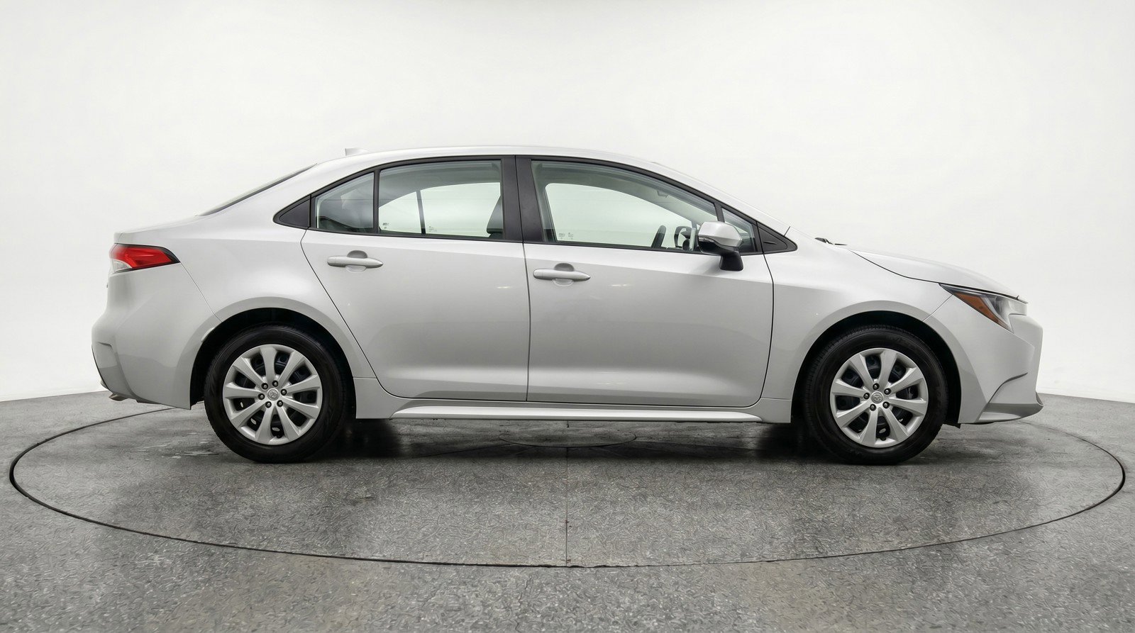 Used 2025 Toyota Corolla LE FWD image 11