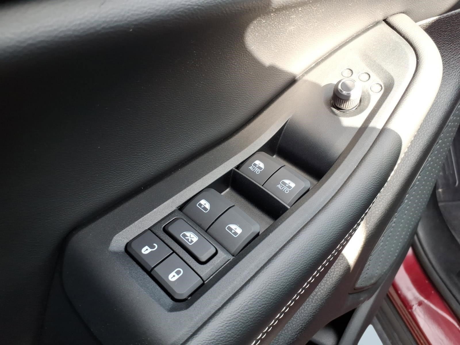 Used 2025 Jeep Grand Cherokee Laredo X w/ Luxury Tech Group I AWD/4WD image 12
