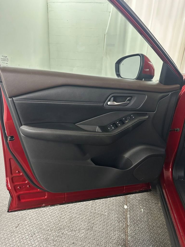 Used 2023 Nissan Rogue SV w/ SV Premium Package image 8