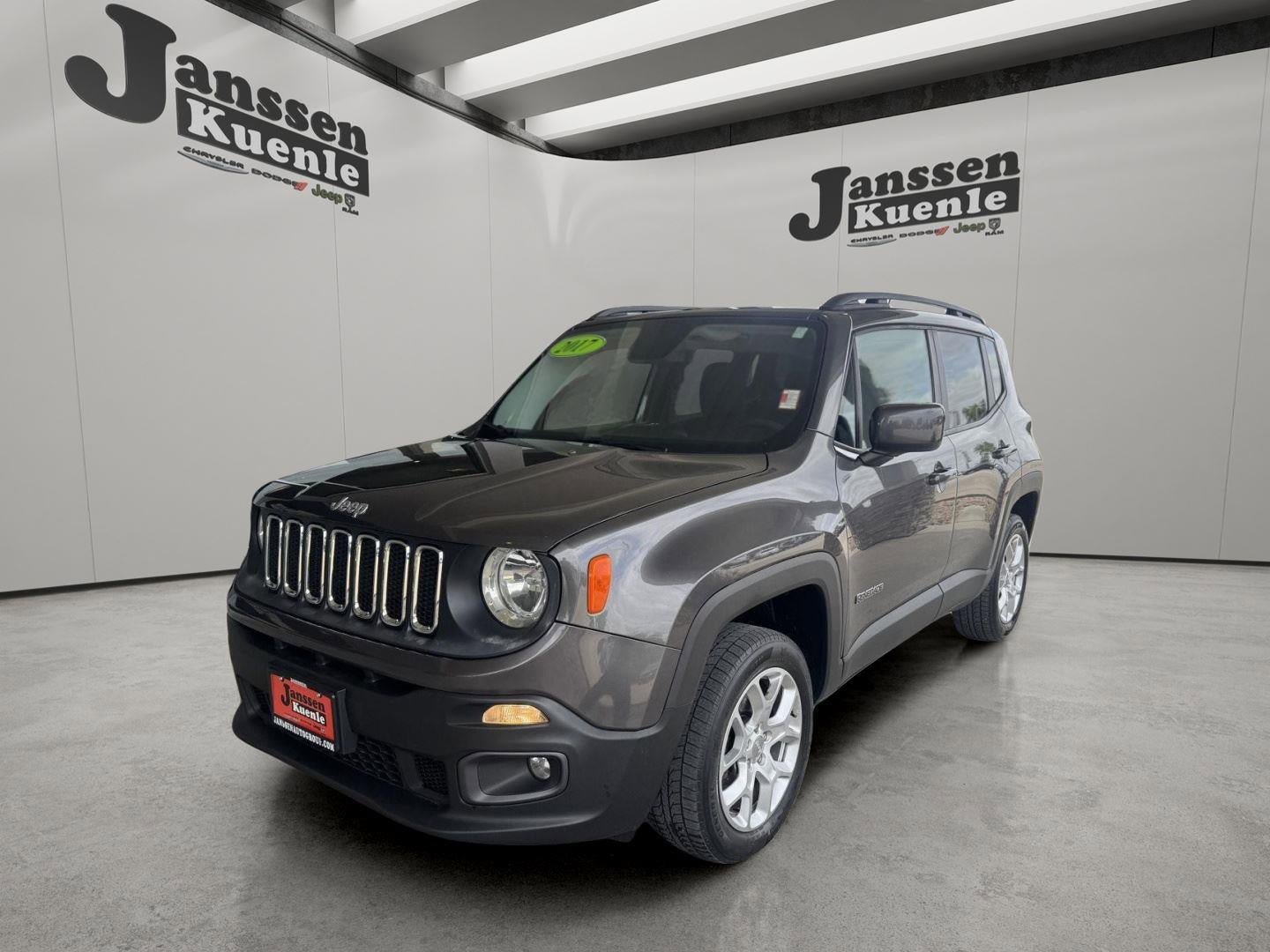 Used 2017 Jeep Renegade Latitude w/ Cold Weather Group AWD/4WD image 5