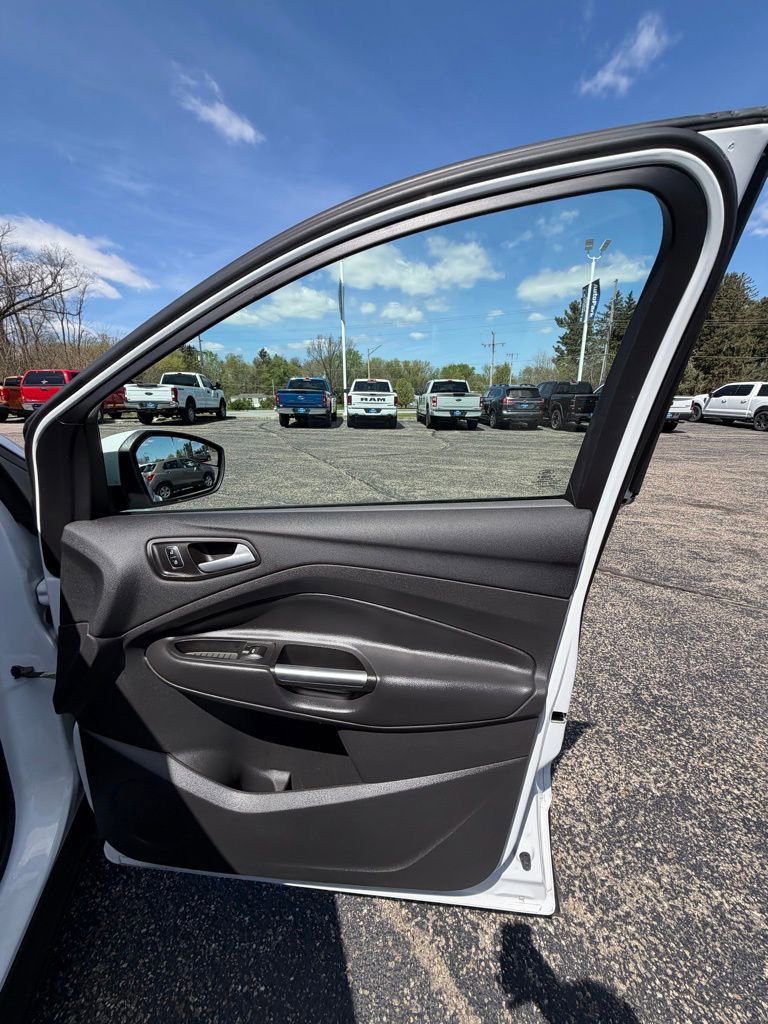 Used 2017 Ford Escape SE AWD/4WD image 18