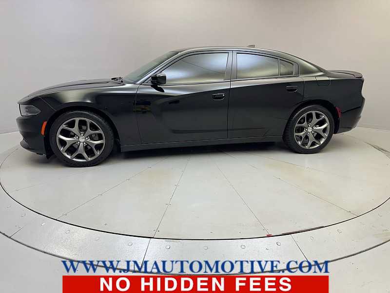 Used 2015 Dodge Charger SXT RWD image 2