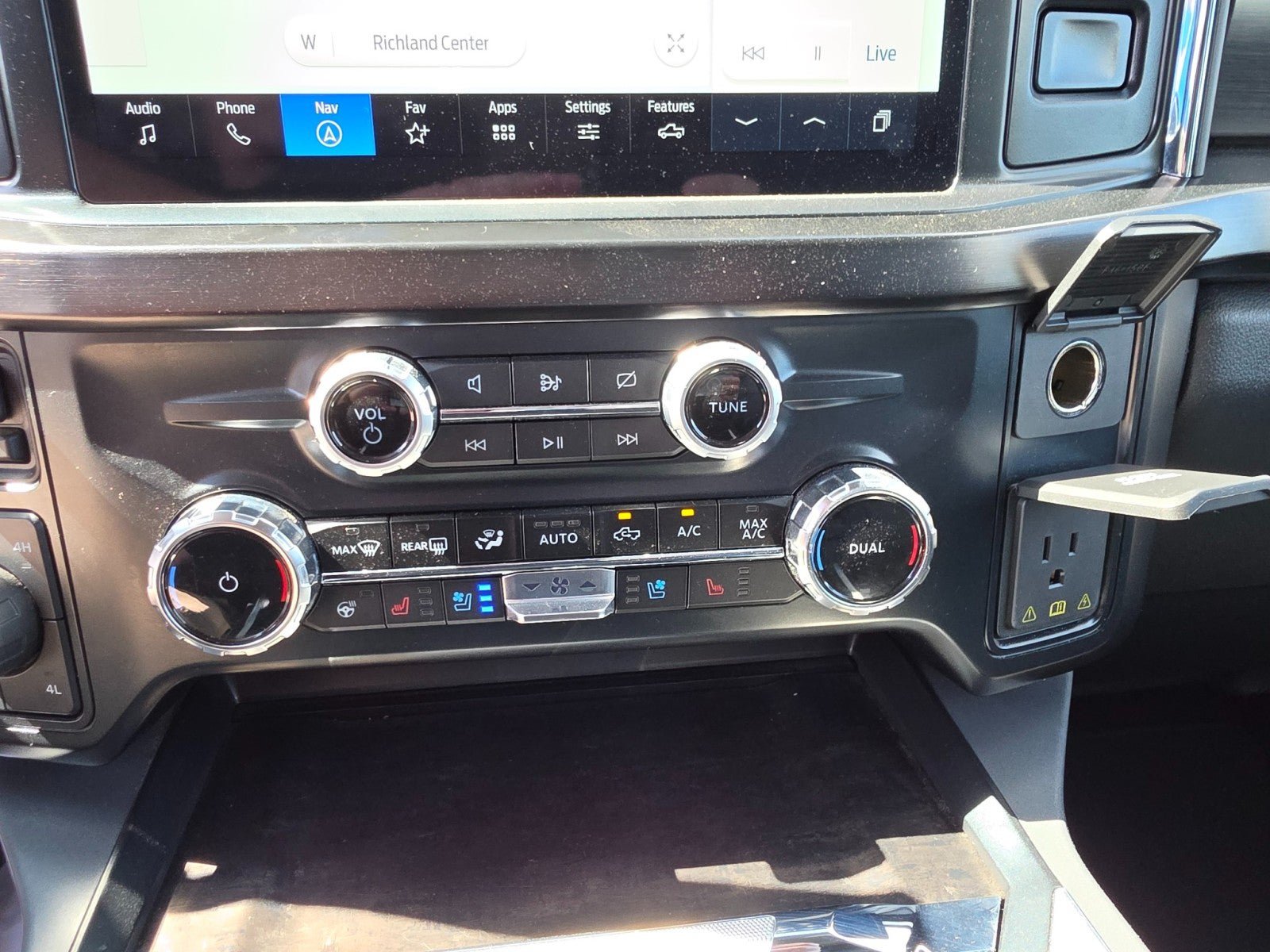 Used 2023 Ford F250 Lariat w/ Chrome Package AWD/4WD image 43