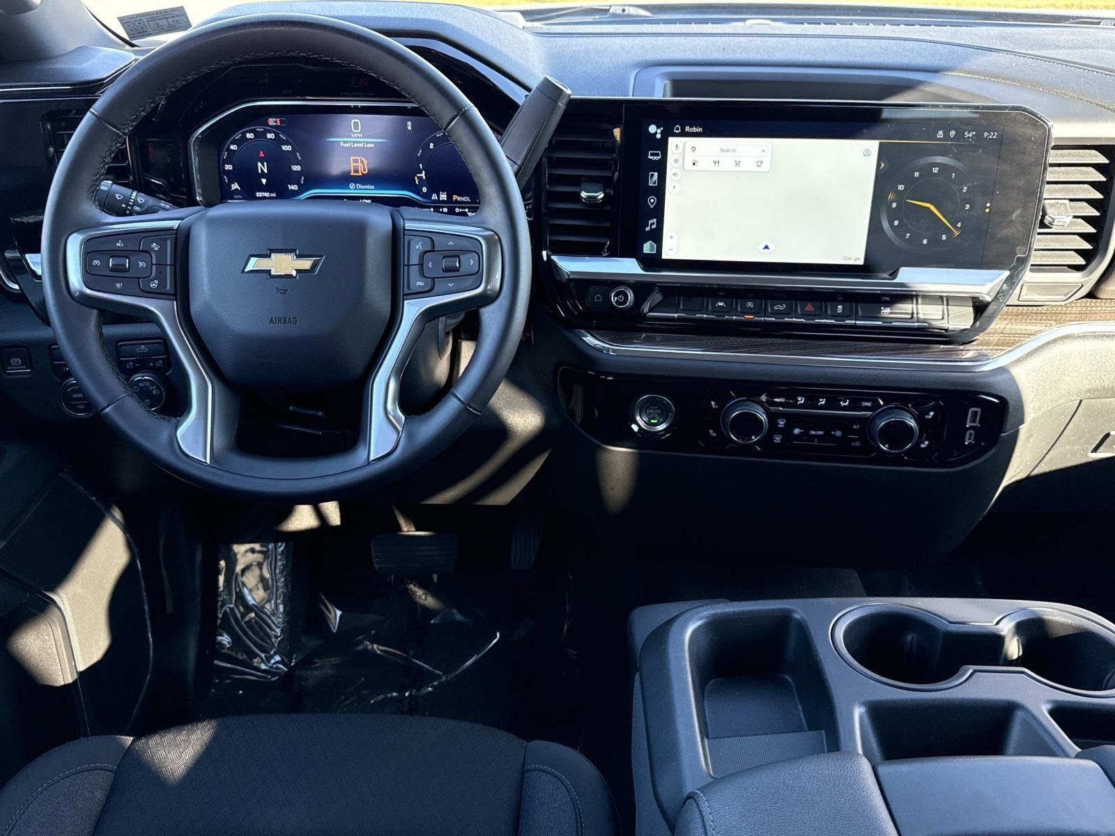 Used 2024 Chevrolet Silverado 1500 LT image 2