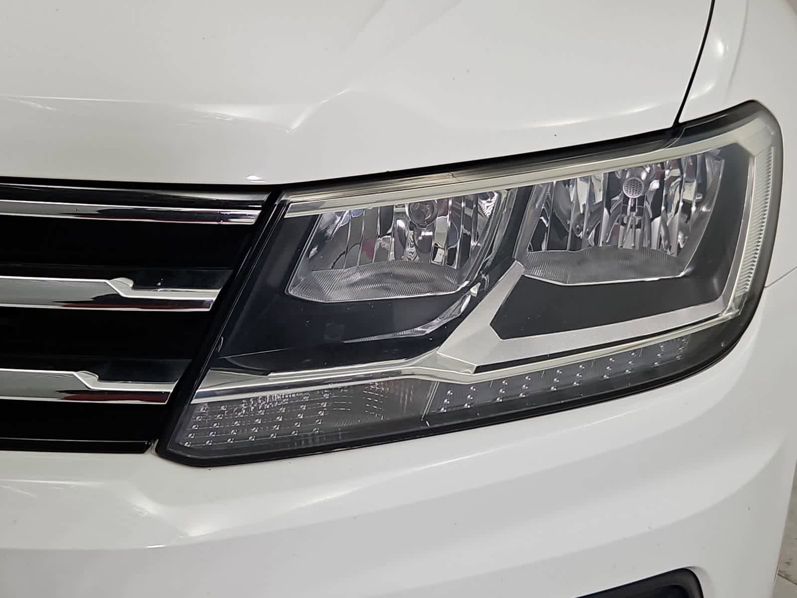 Used 2020 Volkswagen Tiguan SE w/ Panoramic Sunroof Package image 10