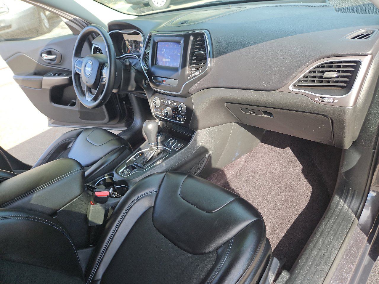 Used 2019 Jeep Cherokee Latitude Plus w/ Comfort/Convenience Group image 16