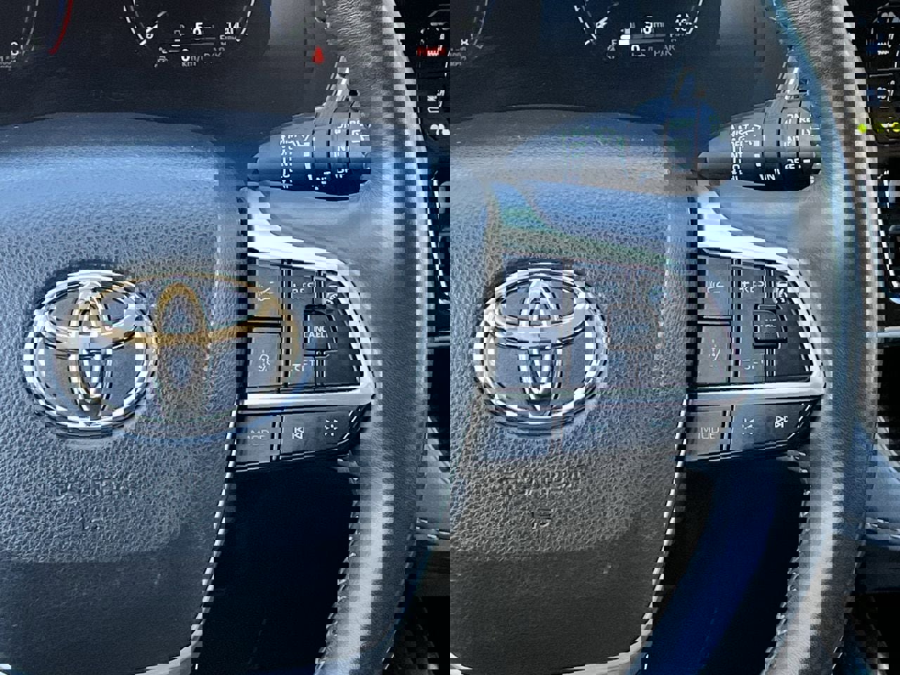 Used 2023 Toyota Highlander Limited FWD image 14