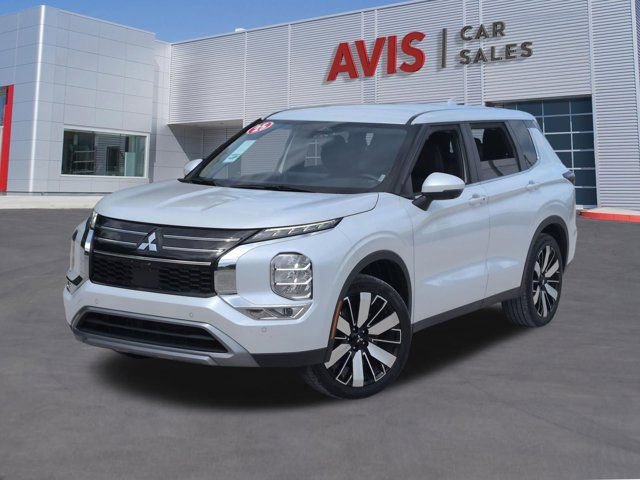 Used 2025 Mitsubishi Outlander SE