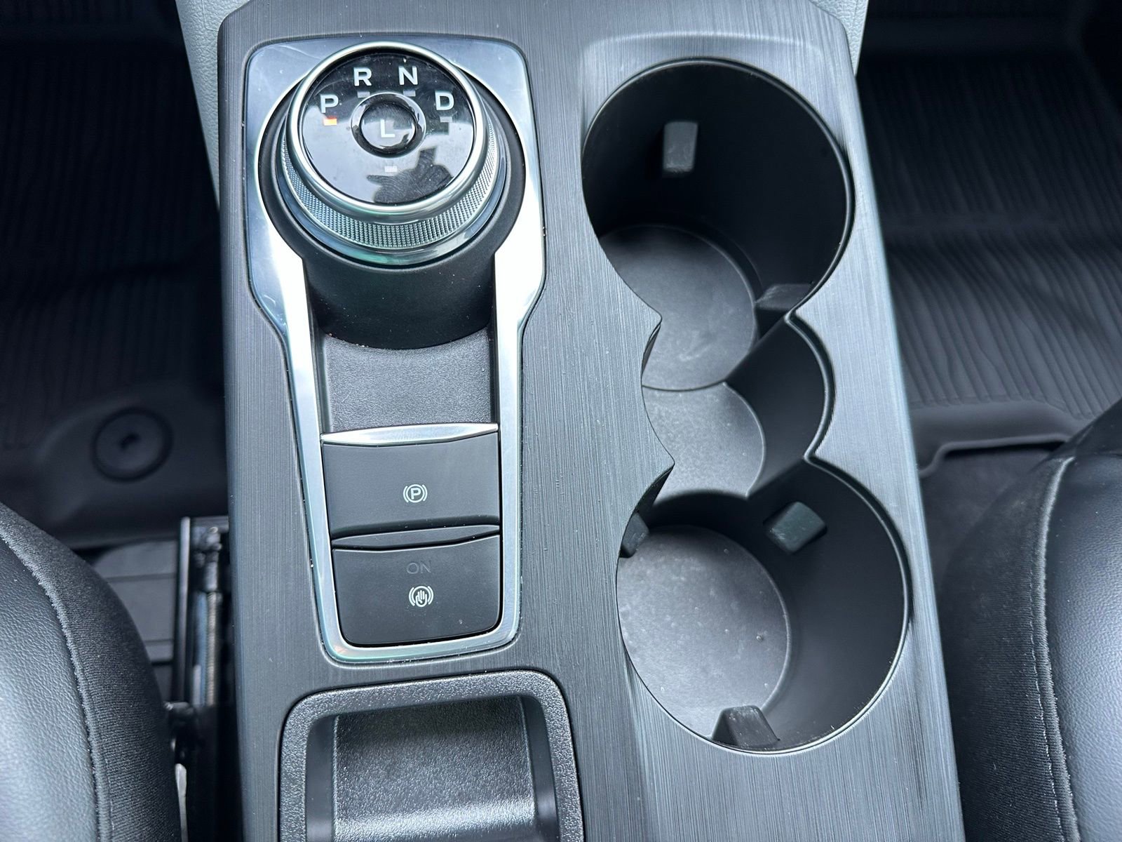 Used 2025 Ford Escape SE image 19