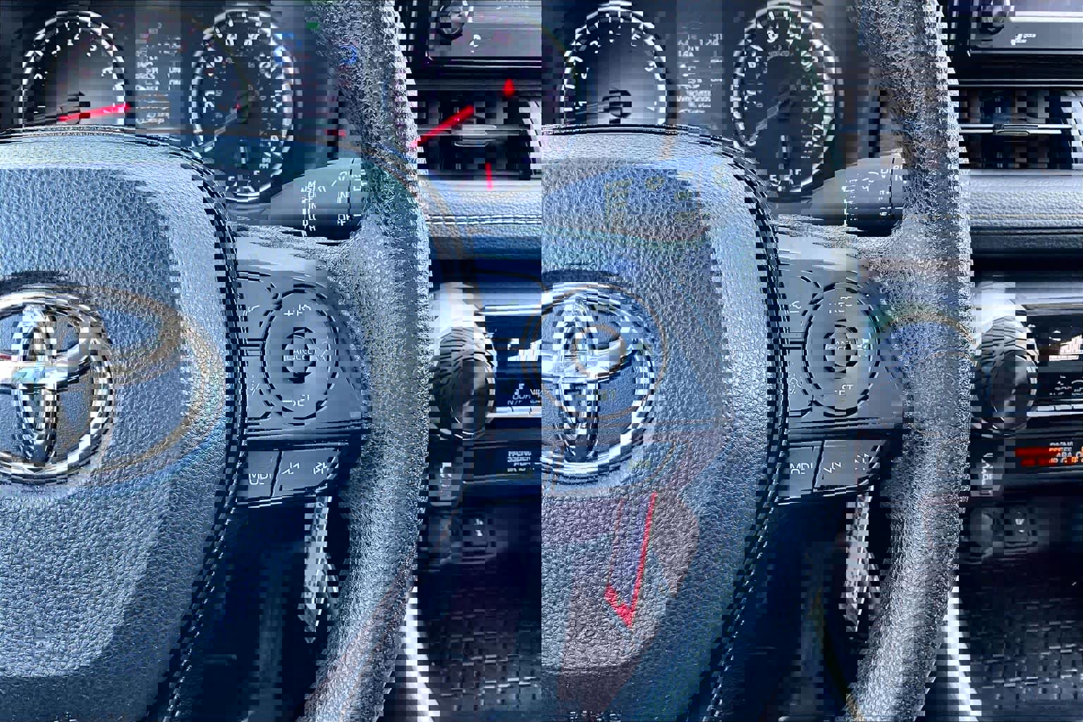 Certified 2021 Toyota RAV4 LE image 24