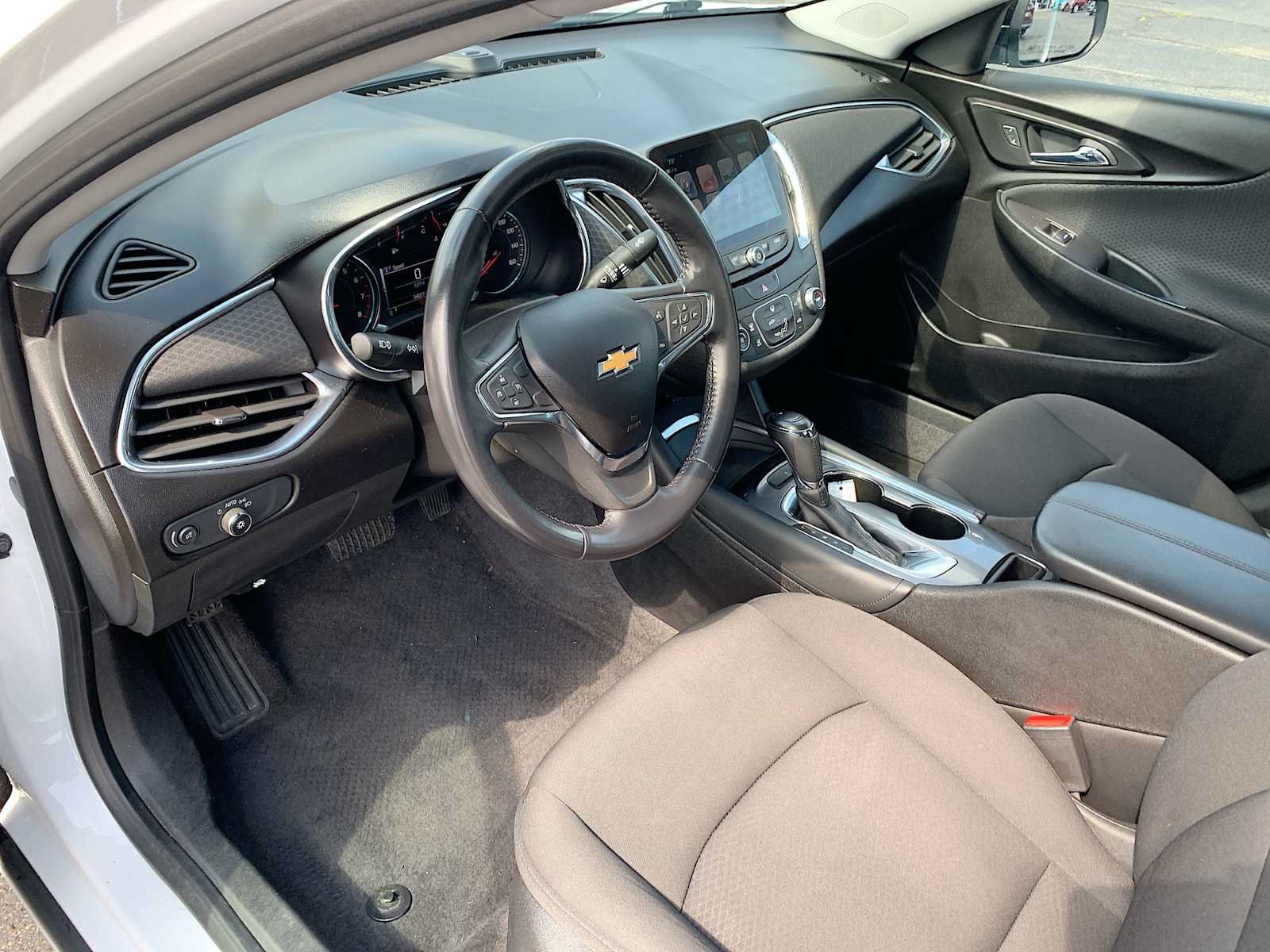 Certified 2018 Chevrolet Malibu LT w/ Redline Edition FWD image 10