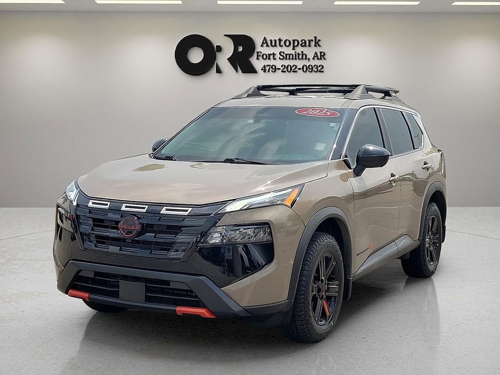 Used 2025 Nissan Rogue SV AWD/4WD image 2