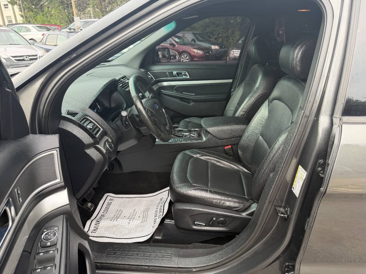 Used 2017 Ford Explorer XLT w/ Equipment Group 202A AWD/4WD image 11