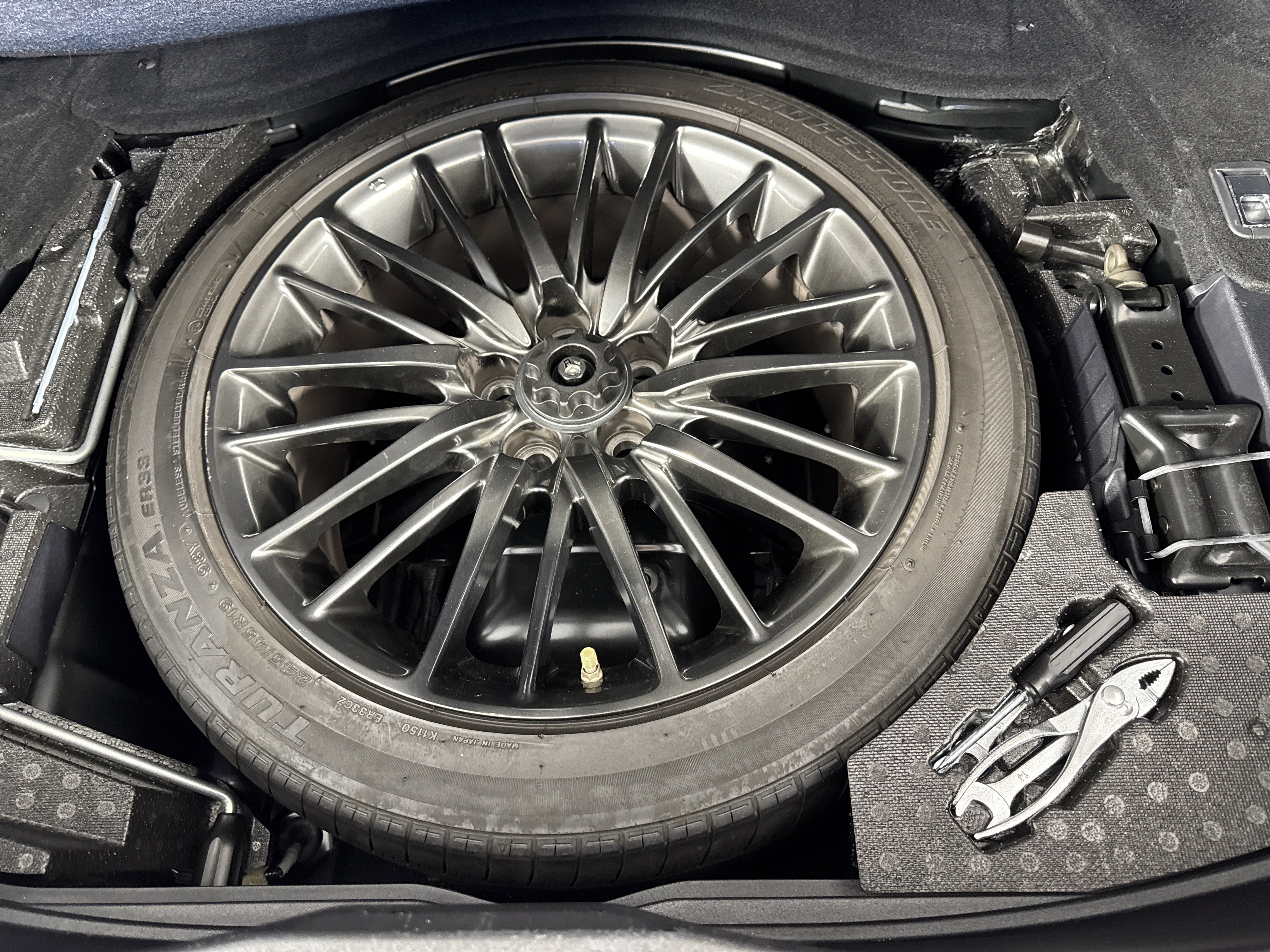 Used 2017 Lexus LS 460 w/ F Sport Midnight Edition RWD image 24
