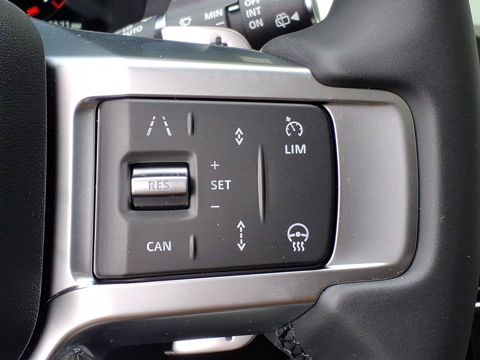 New 2026 Land Rover Discovery Dynamic SE AWD/4WD image 15