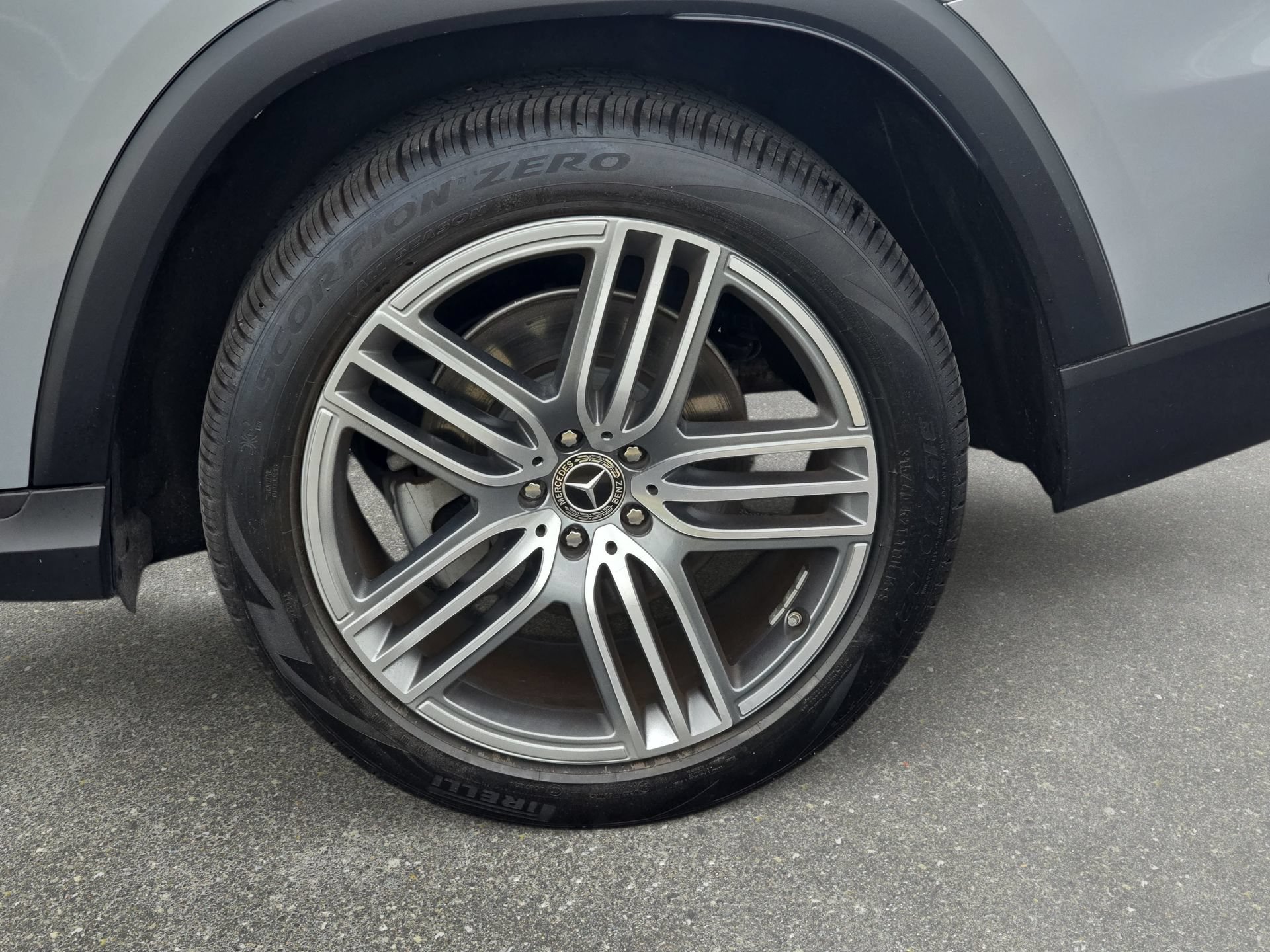 Certified 2025 Mercedes-Benz GLS 450 4MATIC image 32