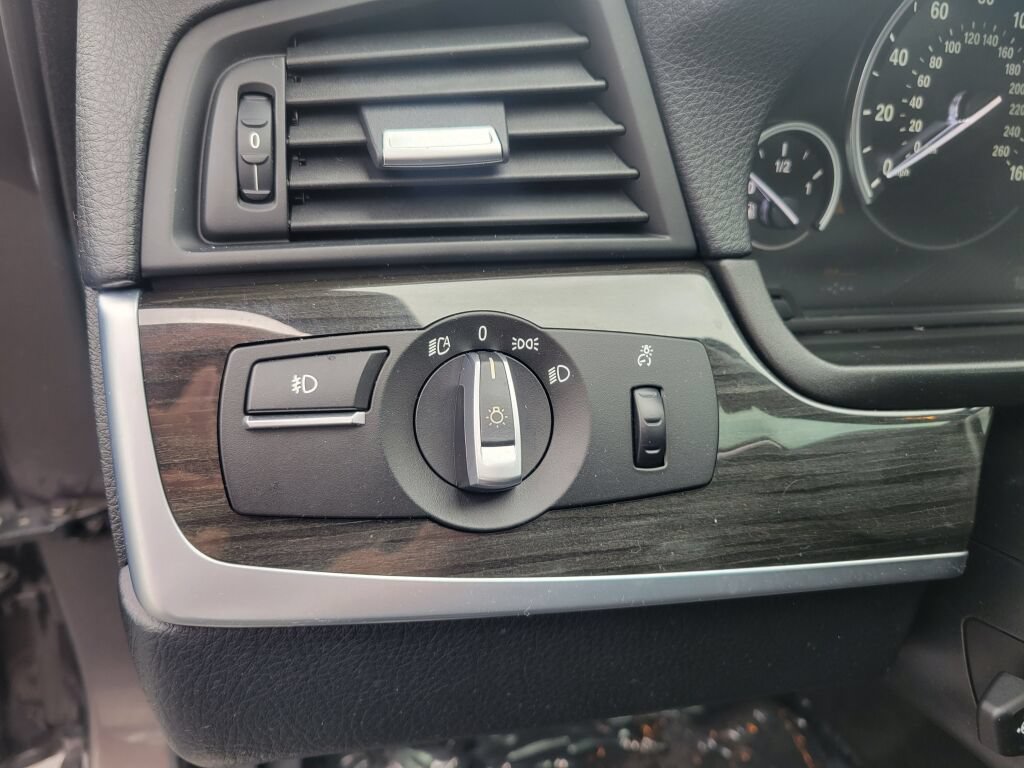 Used 2013 BMW 528i xDrive Sedan AWD/4WD image 22