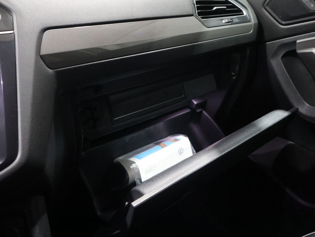 Used 2024 Volkswagen Tiguan SE image 29