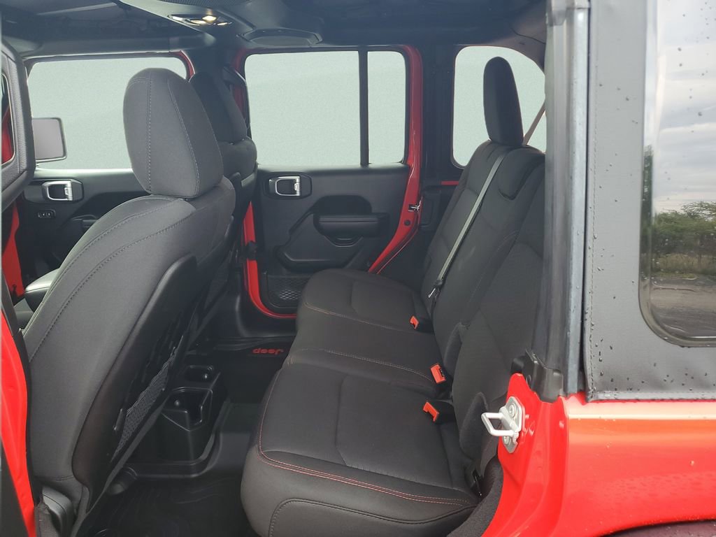 Used 2022 Jeep Wrangler Unlimited Rubicon AWD/4WD image 10