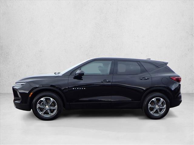 Used 2023 Chevrolet Blazer LT image 2