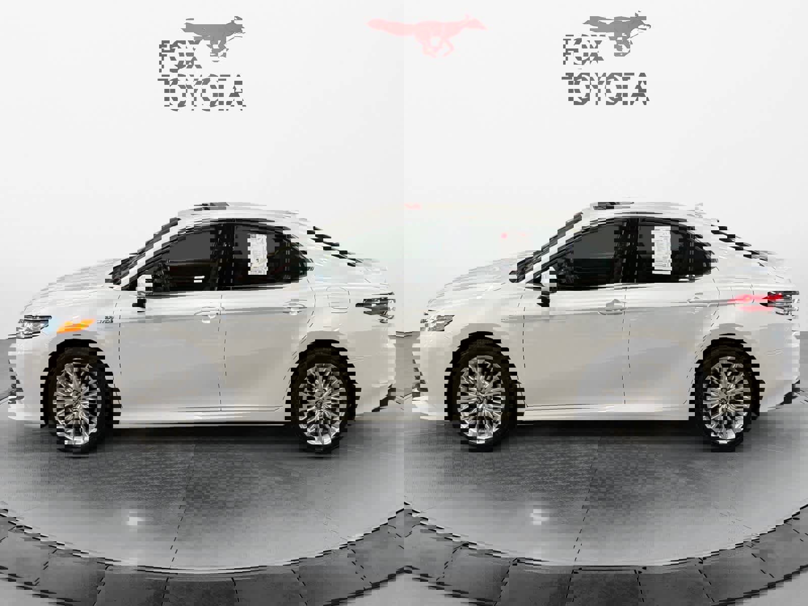 Used 2020 Toyota Camry XLE w/ Sunroof Package image 2