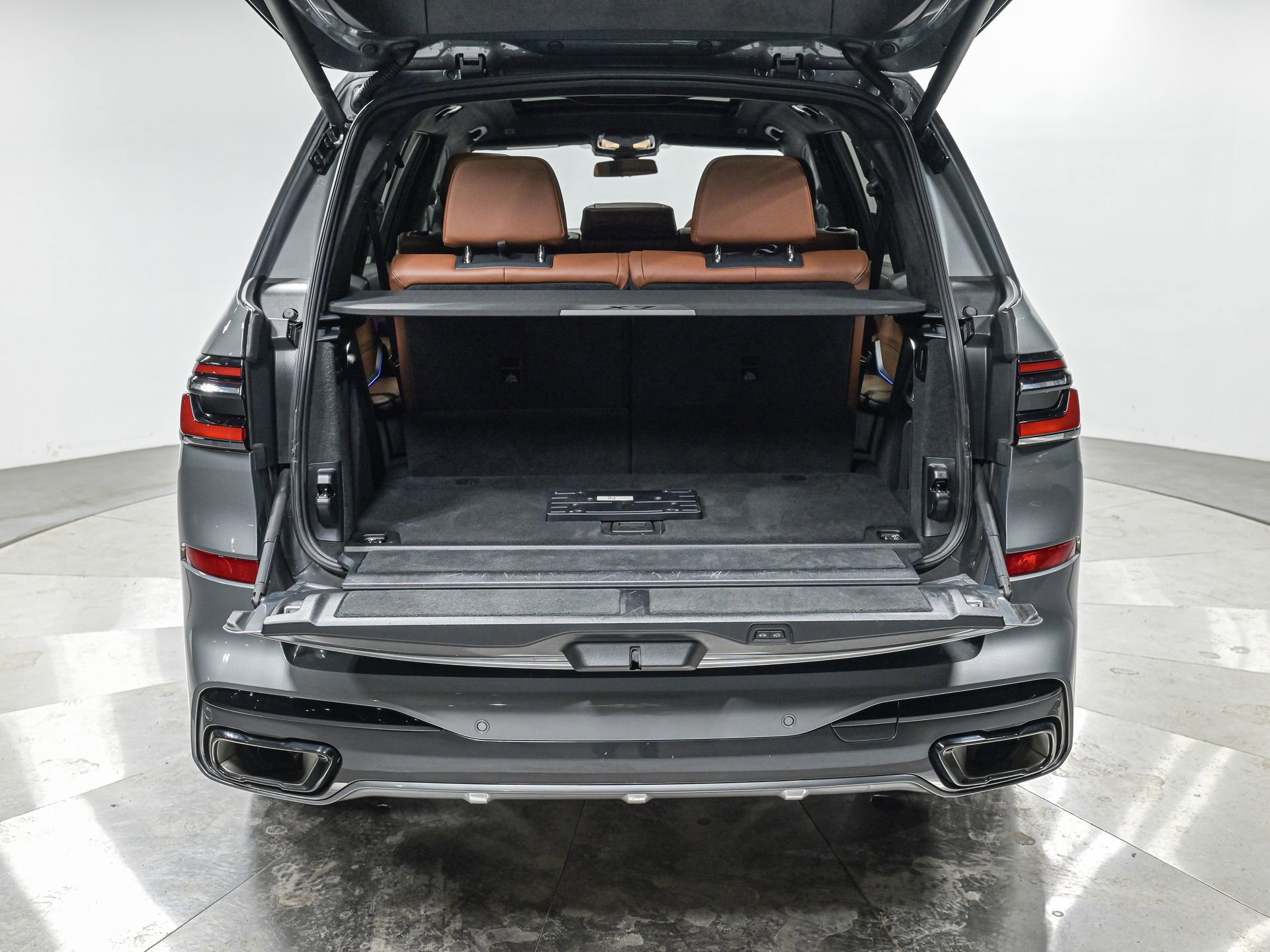 Used 2023 BMW X7 xDrive40i w/ Executive Package image 6