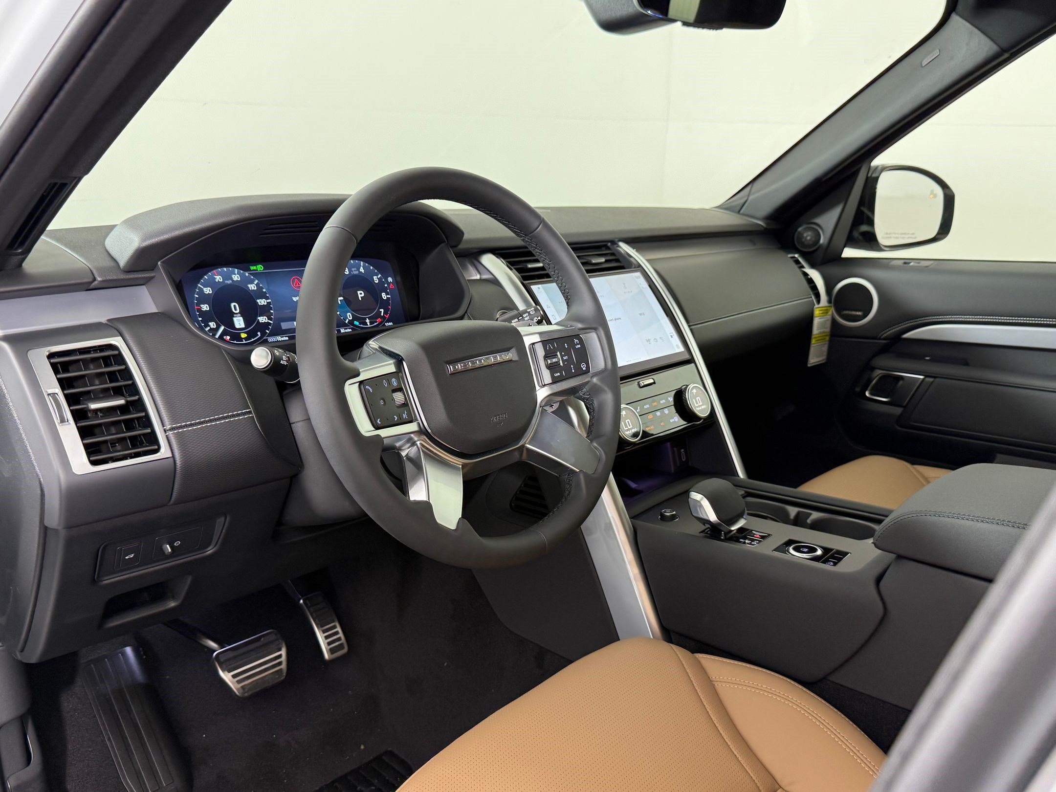 New 2026 Land Rover Discovery Limited Edition AWD/4WD image 4