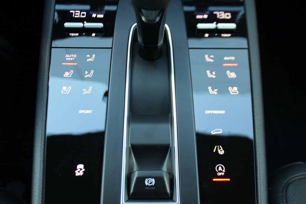 Used 2025 Porsche Macan image 32