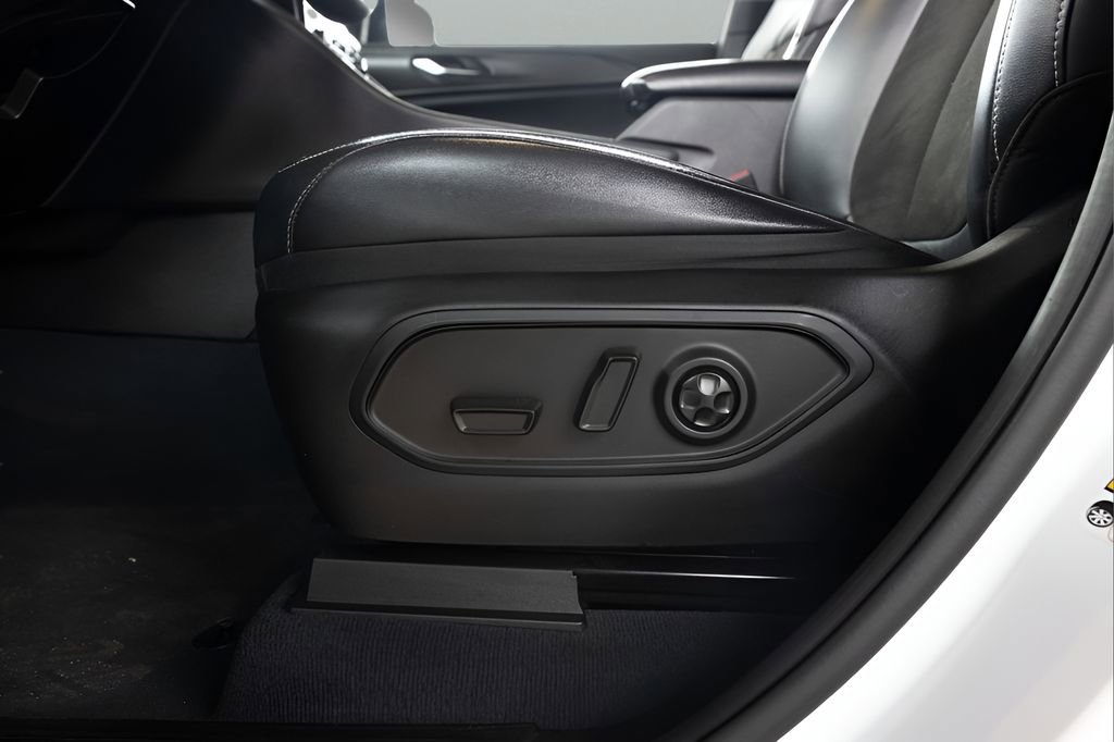 Used 2023 Jeep Grand Cherokee L Laredo AWD/4WD image 43