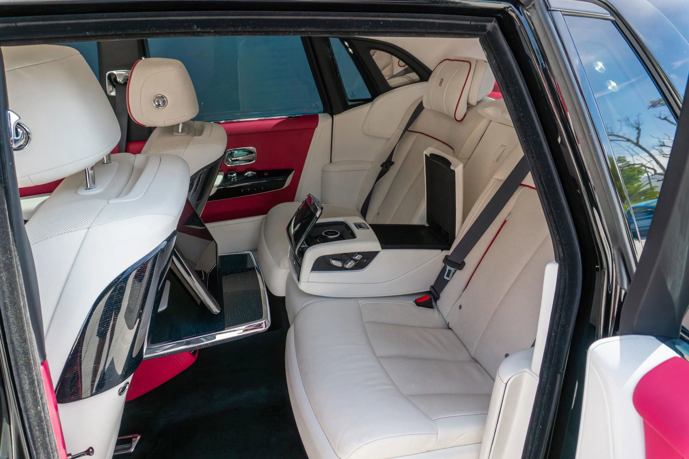 Used 2023 Rolls-Royce Phantom Sedan RWD image 57