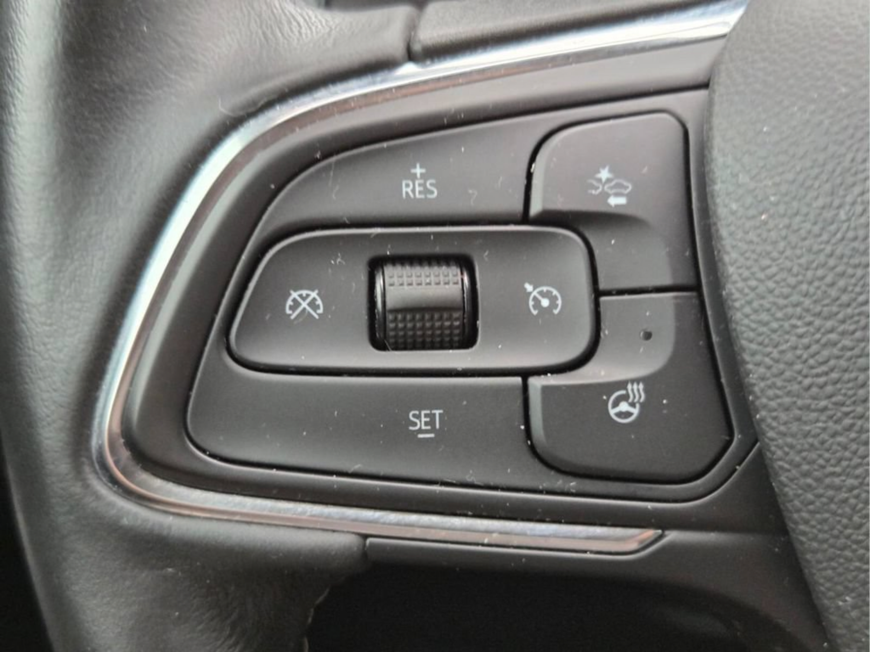 Used 2023 Buick Envision Essence FWD image 29