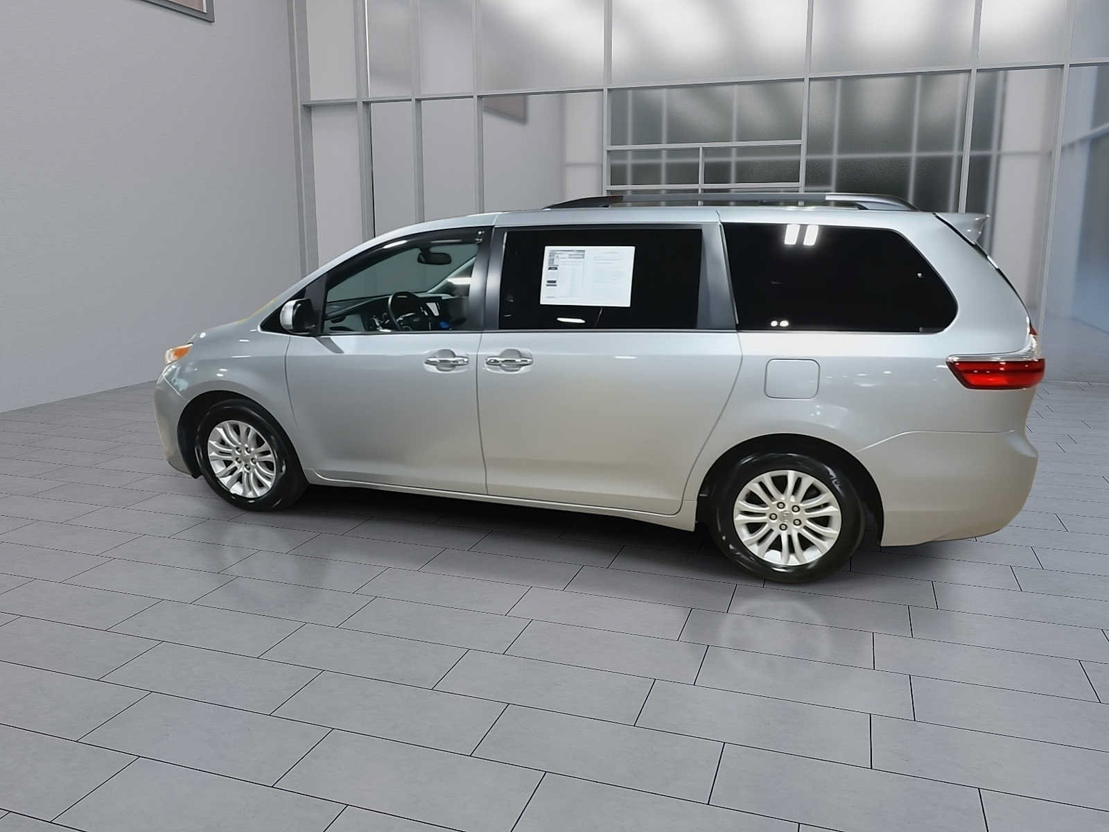 Used 2015 Toyota Sienna XLE w/ XLE Navigation Package FWD image 6