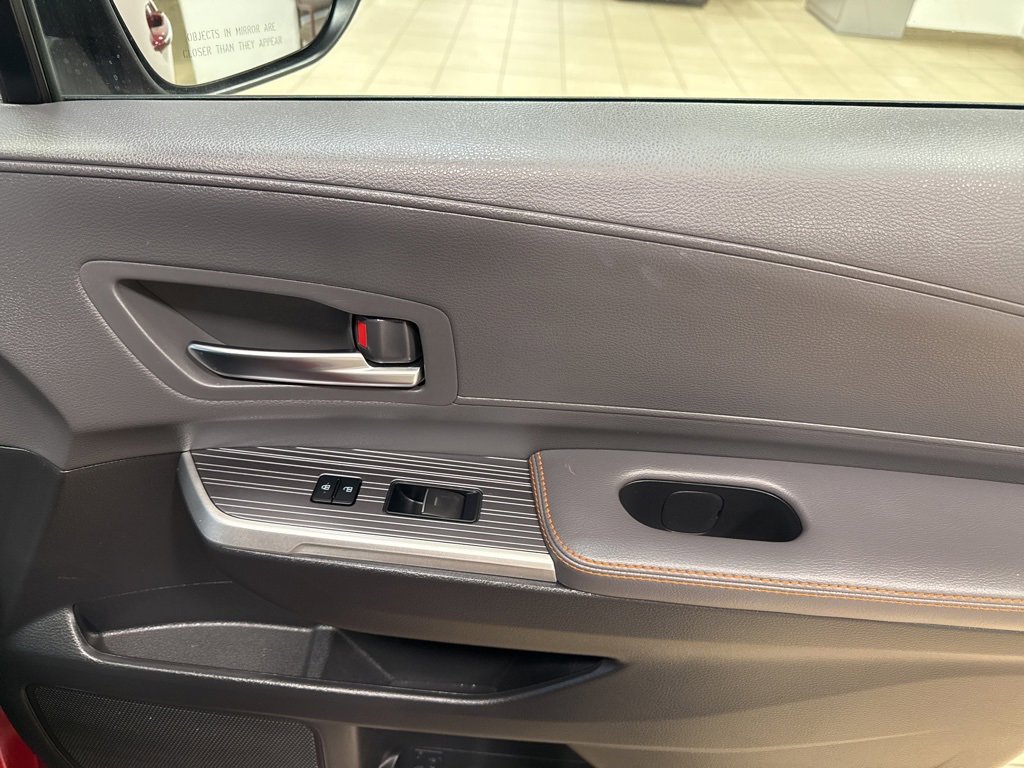 Used 2022 Toyota Sienna XSE image 21
