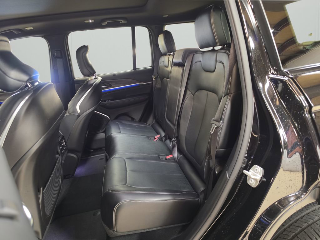 Used 2024 Jeep Grand Cherokee Overland w/ Adv Protech Group III AWD/4WD image 14