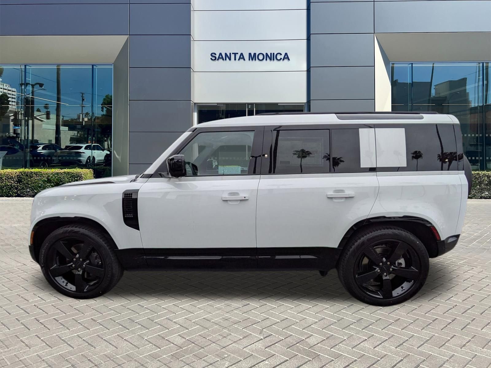 New 2026 Land Rover Defender 110 X-Dynamic SE image 8