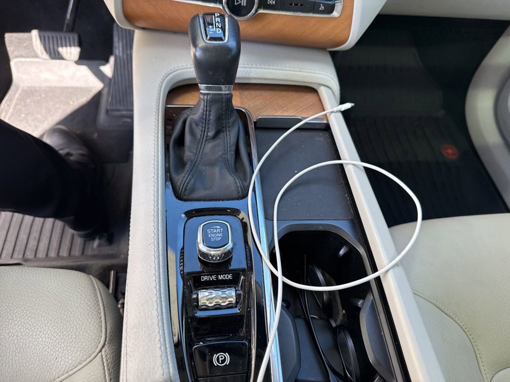 Used 2021 Volvo XC90 T6 Momentum w/ Protection Package Premier image 23