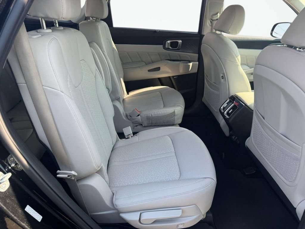 Certified 2023 Kia Sorento SX Prestige AWD/4WD image 34