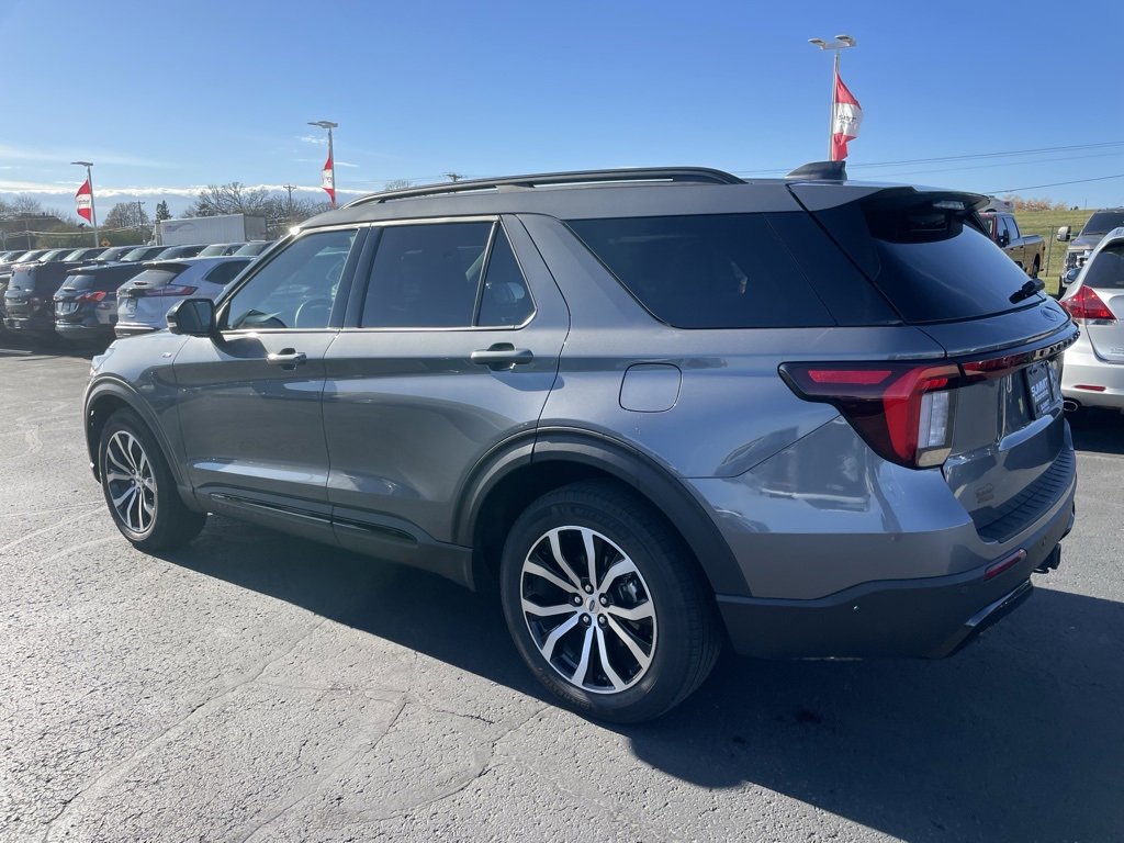 Used 2025 Ford Explorer ST-Line image 5