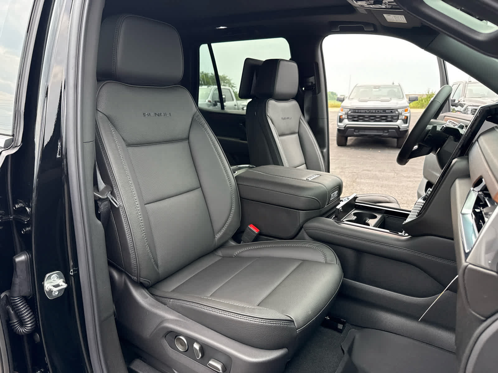 New 2026 GMC Yukon Denali w/ Advanced Technology Package AWD/4WD image 30